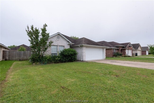 Building Photo - 906 Gardenia St