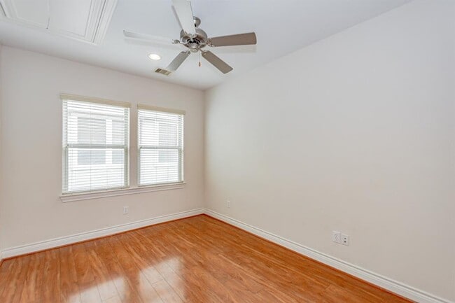 Building Photo - 5514 Crooms St