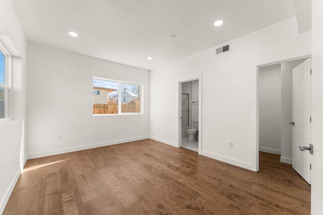 Building Photo - MidTown Gem - Fully Renovated W Large Rooms