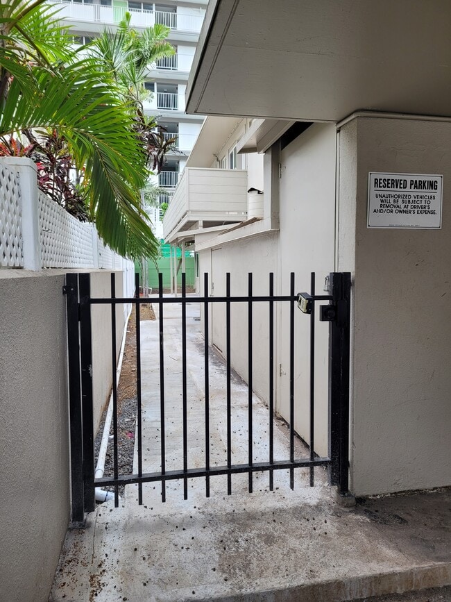 Building Photo - 454 Kuamo'o St