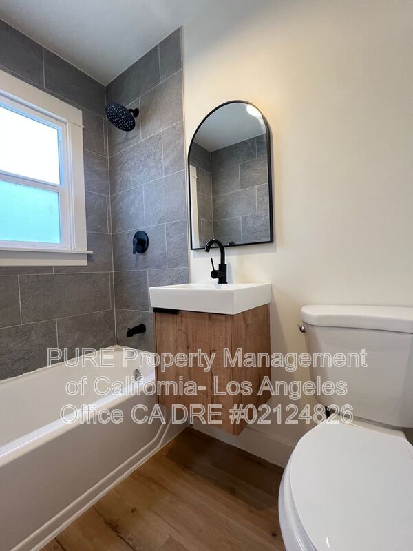 Building Photo - 627 W 23rd St