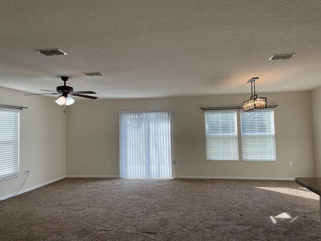 Building Photo - 131 Fairway Ct