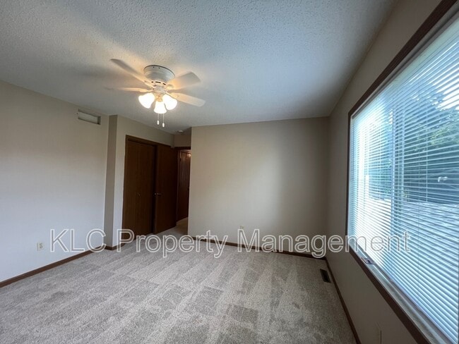 Building Photo - 9613 Dennis Dr
