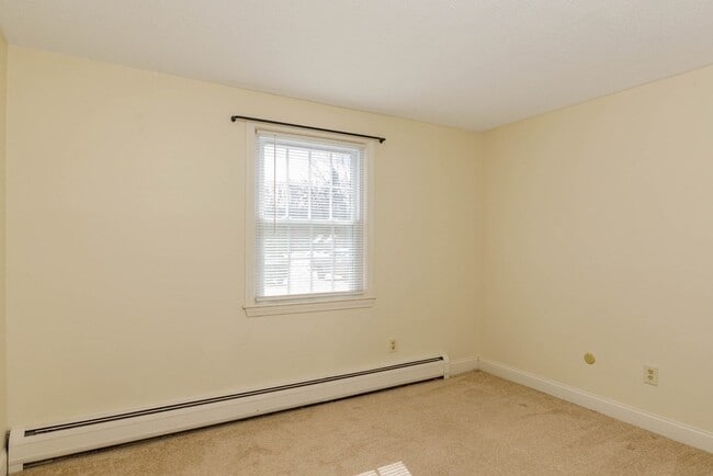 Building Photo - 90 Ridgewood Ln