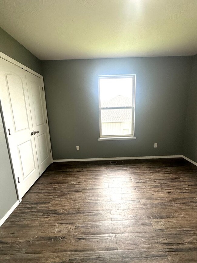 Building Photo - Comfortable 3 Bed Duplex in Convenient Ozark Location