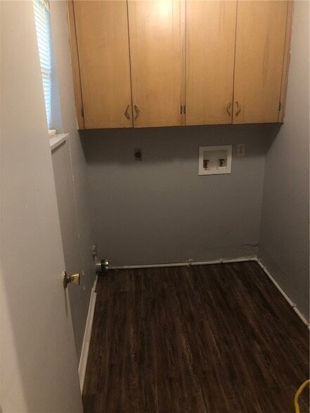 Building Photo - 302 E Benton St