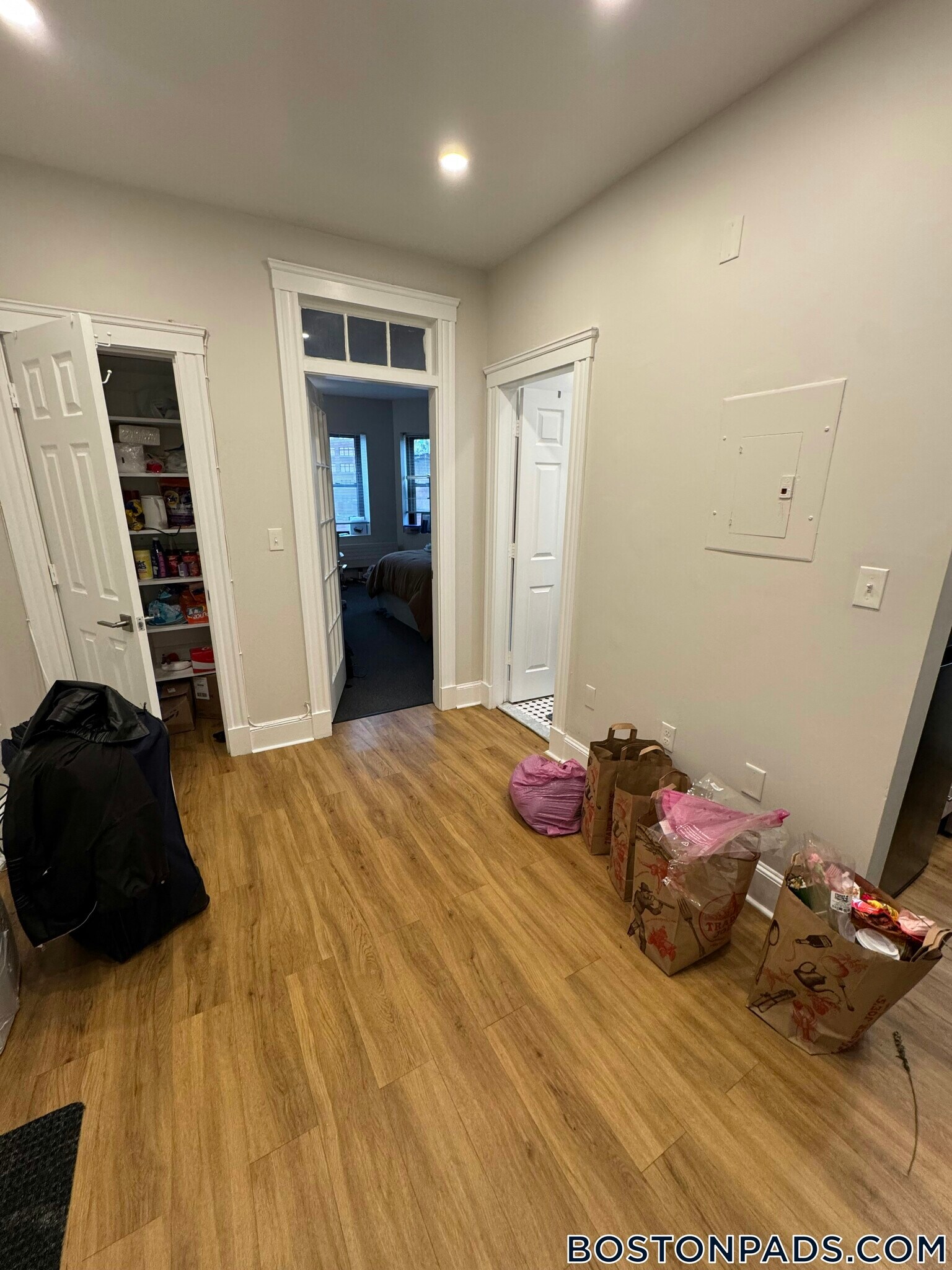 Building Photo - 829 Beacon St