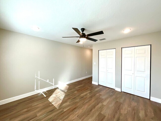 Building Photo - Modern Home With Covered Patio & Fenced Yard!