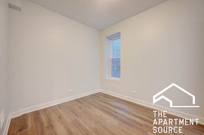 Building Photo - 1142 W 17th Pl