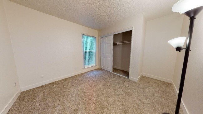 Bedroom - Cambridge House Apartments