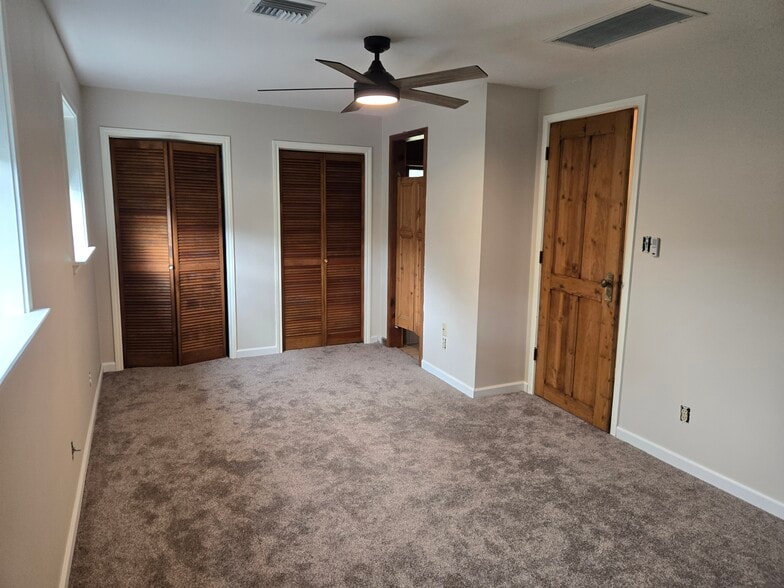 Building Photo - 115 Sandager Ave