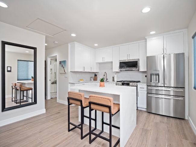 Building Photo - 608 Nottingham Dr