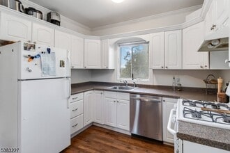 Building Photo - 111 Maple Ave