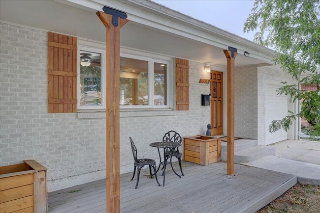 Building Photo - Beautifully renovated ranch home with drea...