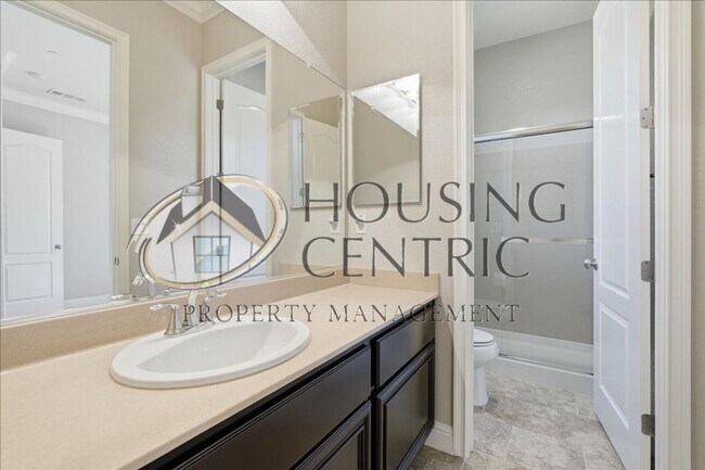 Building Photo - Executive Gated Rental with Stunning Views & Solar!