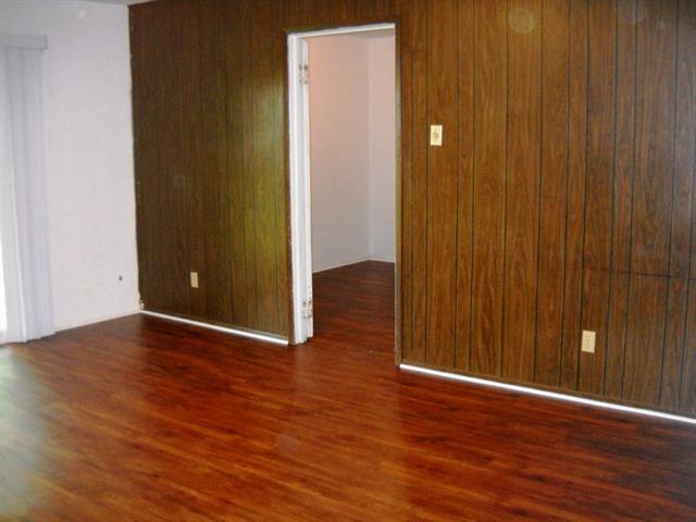 Building Photo - 520 Sweetbriar Dr
