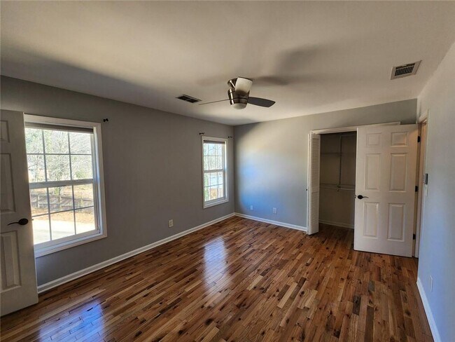 Building Photo - 885 Melody Ln