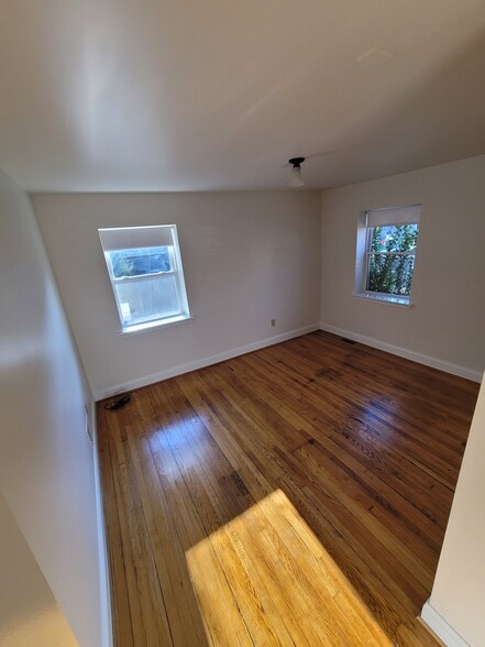 Building Photo - 1403 N Scott St
