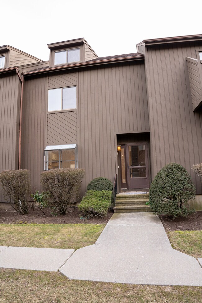 Welcome to 1C at Tamarac - 455 Hope St