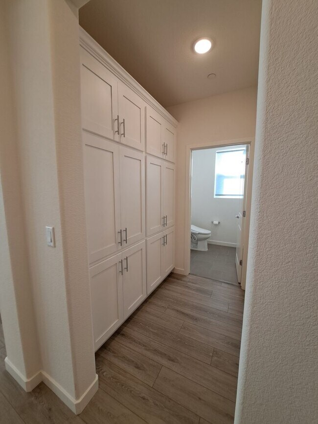 Building Photo - Gorgeous Smart Home is Clean & Loaded!  - ...