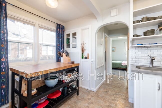 Building Photo - 2009 S 1500 E