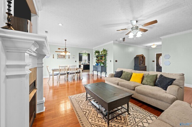 Building Photo - 25850 Iron Gate Dr