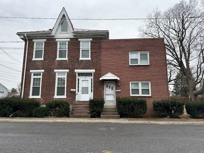 Primary Photo - 2nd Floor 1 Bed 1 Bath Mechanicsburg Schoo...