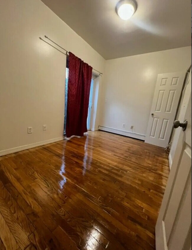 Building Photo - 28A Radde Pl