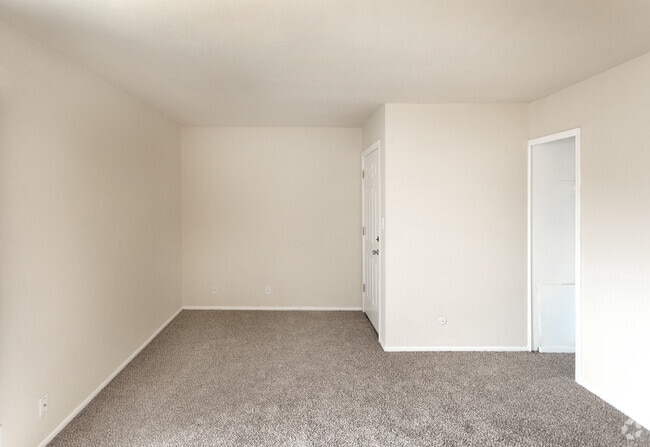 2BR, 1bA - 890 SF - Bingham Square