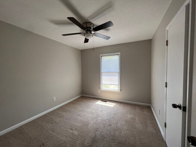 Building Photo - 9330 Castle Falls Cir