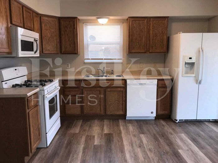 Building Photo - 1380 Pencross Ln