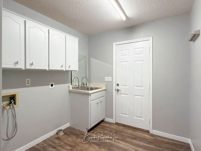 Building Photo - 6337 Summer Lakes Ln