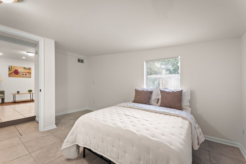 Building Photo - 6750 Snow White Dr