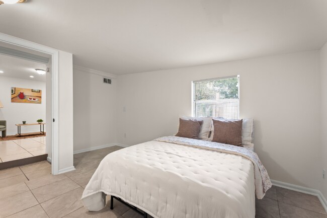 Building Photo - 6750 Snow White Dr