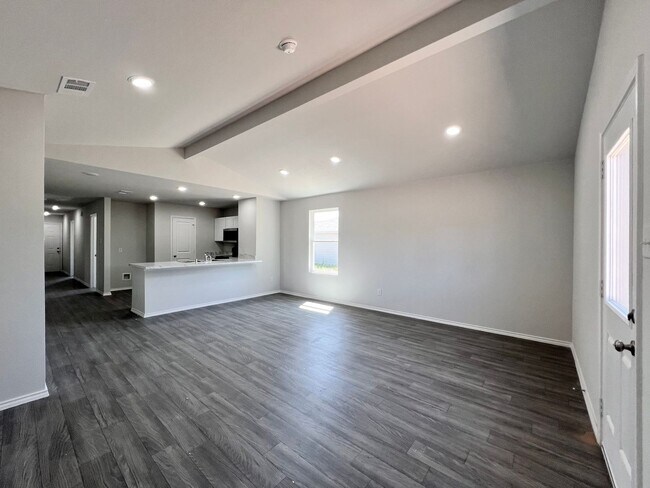 Building Photo - New Home in New Tolar Oaks Neighborhood