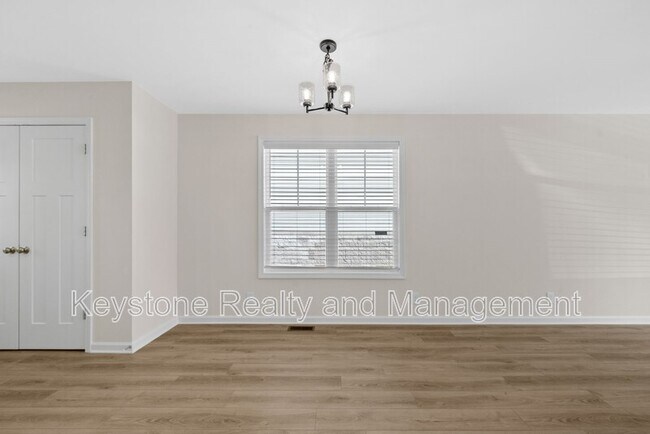 Building Photo - 178 Oak St