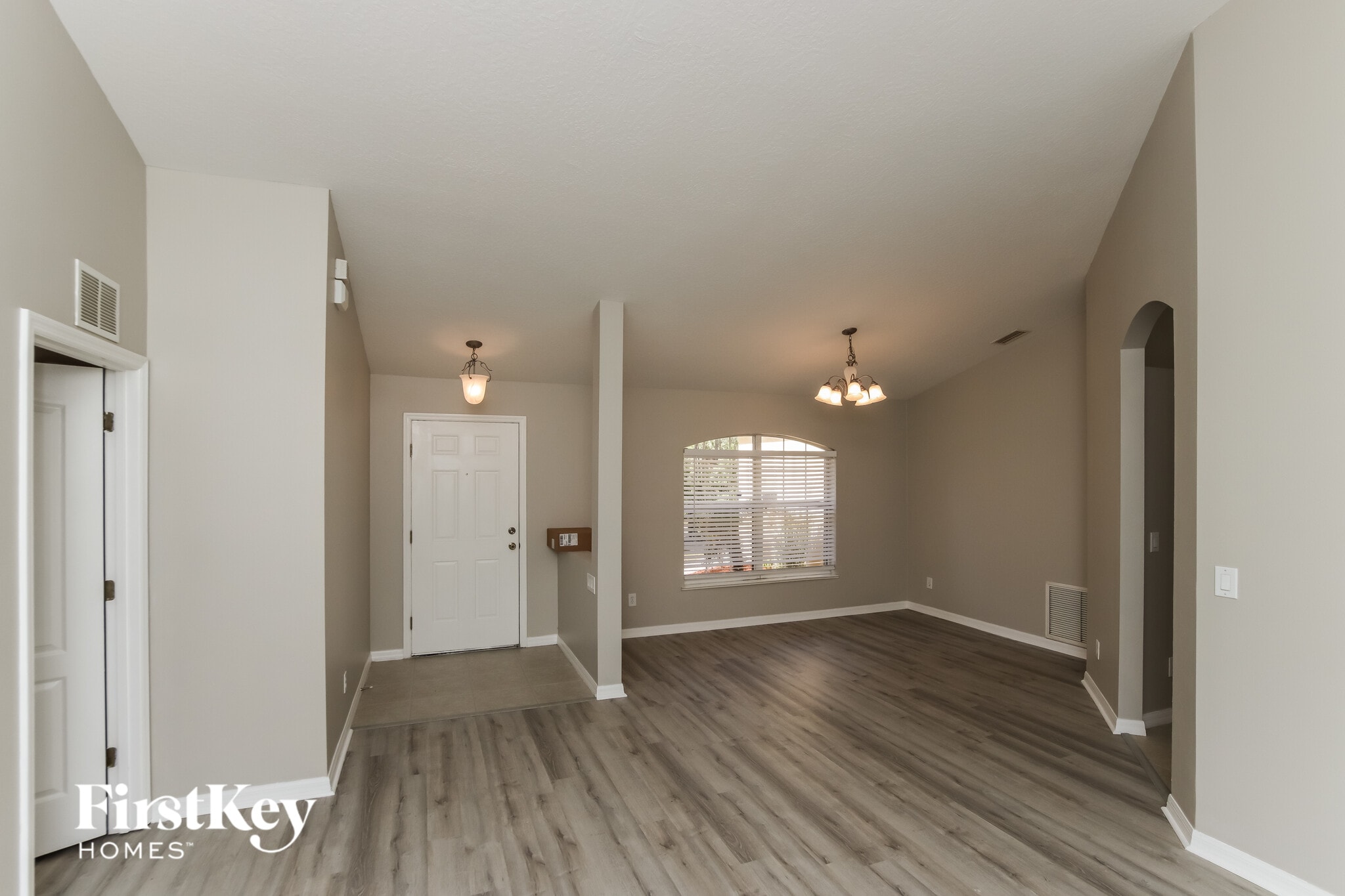 Building Photo - 606 Reading St SE