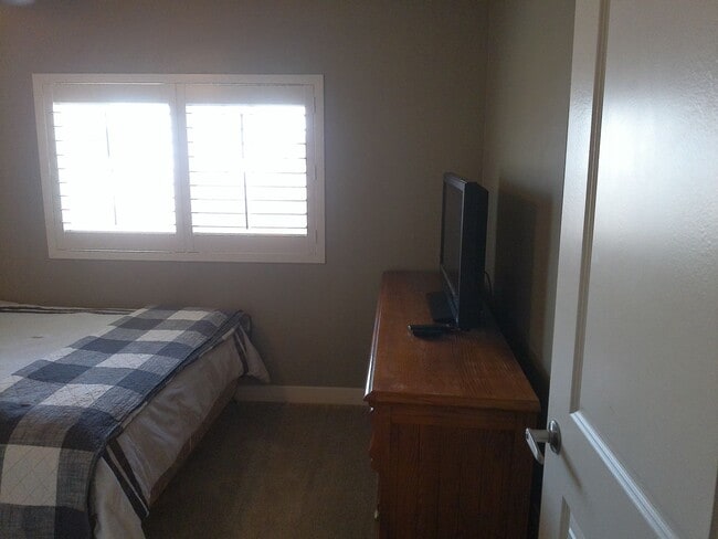 Building Photo - Spacious 4 bedroom 2 bath Double wide Available short term or long term