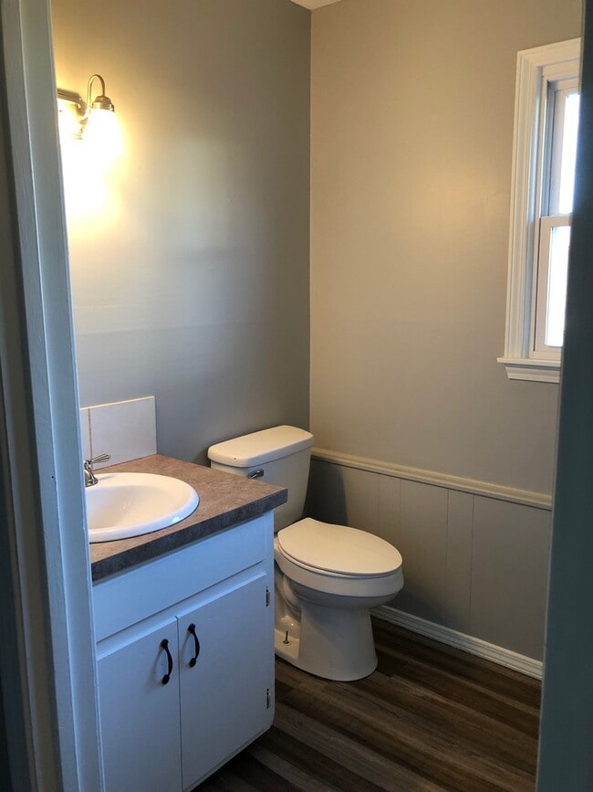 Building Photo - Beautiful  4 bedroom Remodeled Home in Ravenwood  Springfield MO