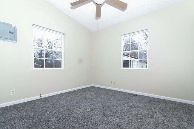 Building Photo - 407 Knox Ave