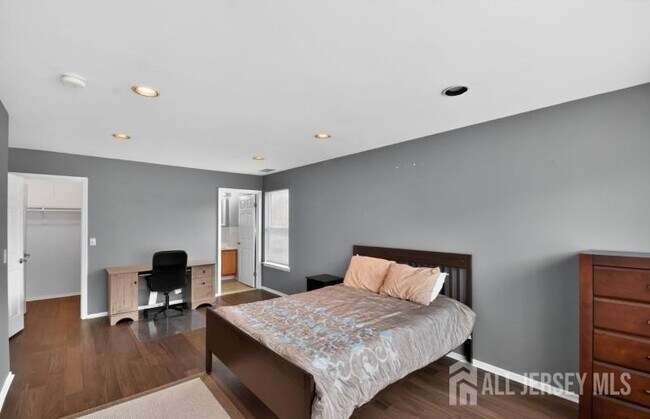 Building Photo - 317 Vasser Dr