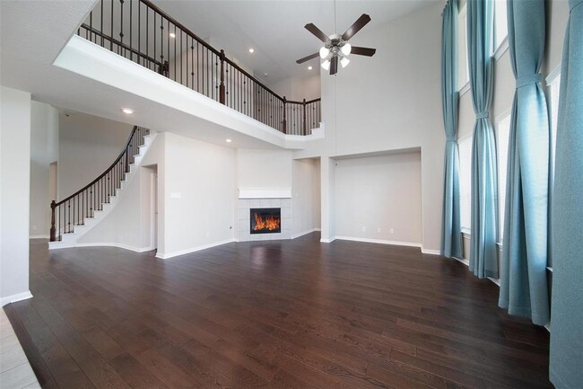 Building Photo - 4715 Hollow Tree Dr