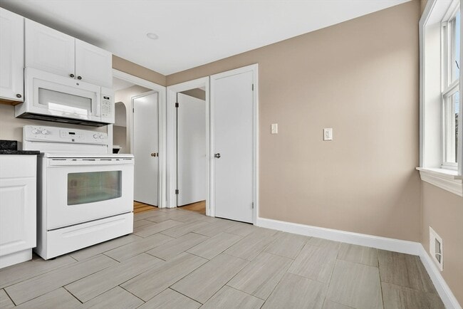 Building Photo - 24 Garden St