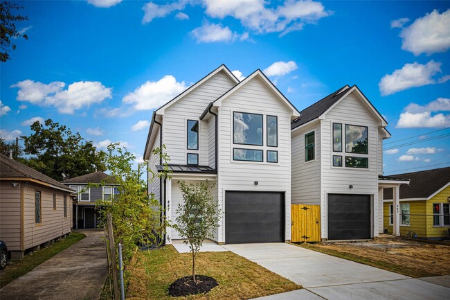 Building Photo - 441 Hahlo St