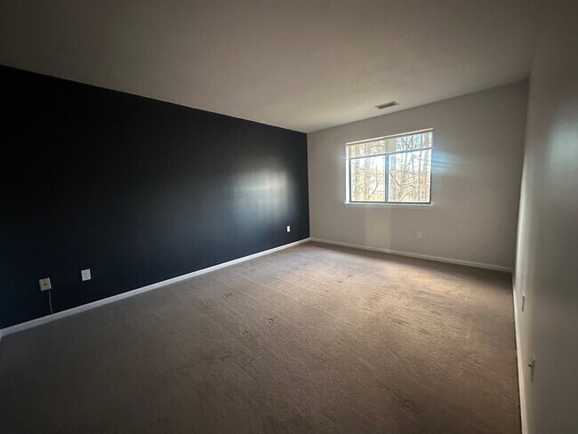 Building Photo - 66 Simsbury Landing