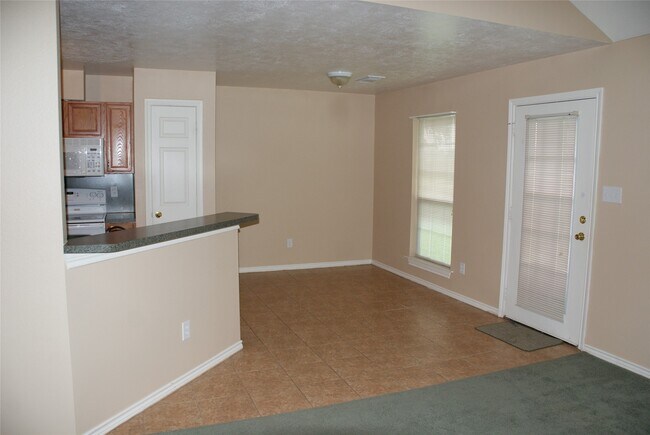Building Photo - 8415 Reterio Dr