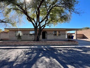 Building Photo - Four Bedroom Home