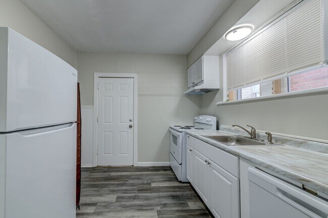Building Photo - 3953 Tholozan Ave