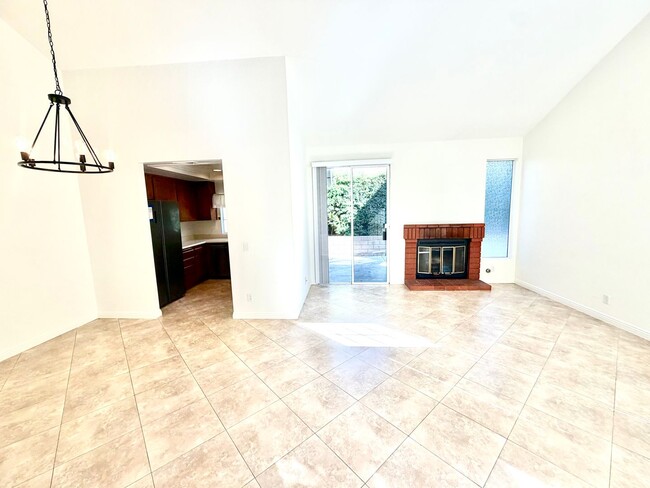 Building Photo - 3 Bedroom spacious home in Irvine (Northwood Glen)