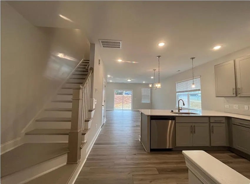 Building Photo - Room in Townhome on Old Grove Ln